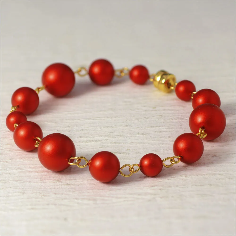 Dainty Darling Pearl Bracelet in Rouge