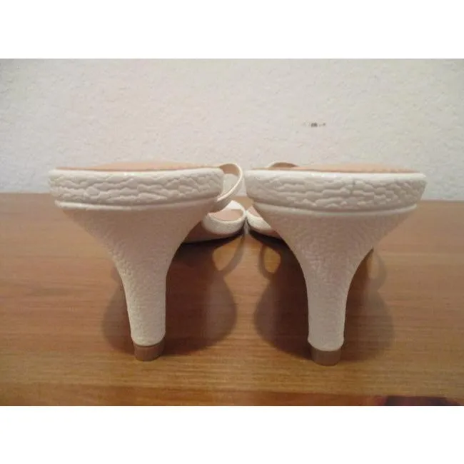 Nanette Lepore Soft White Pebbled T Strap Slip On Mulesslides Size Us